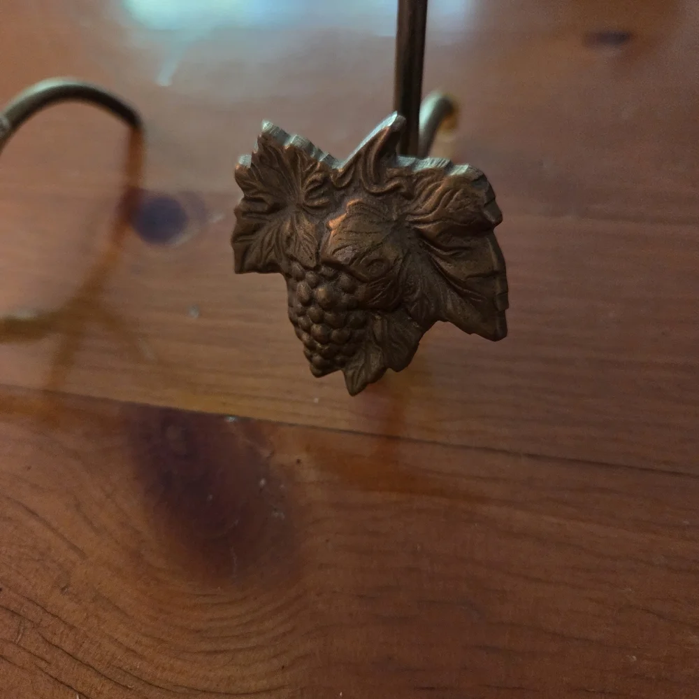 Vintage Brass Grape Leaf Easel